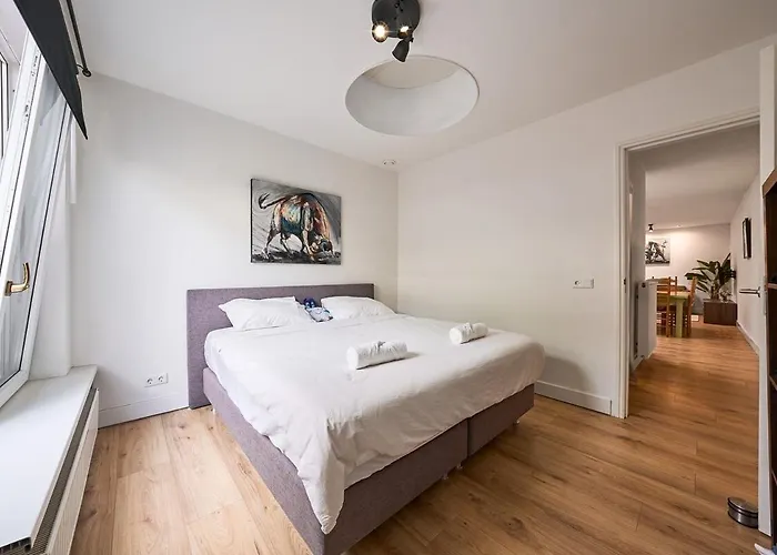 The - - By T&s 에인트호번